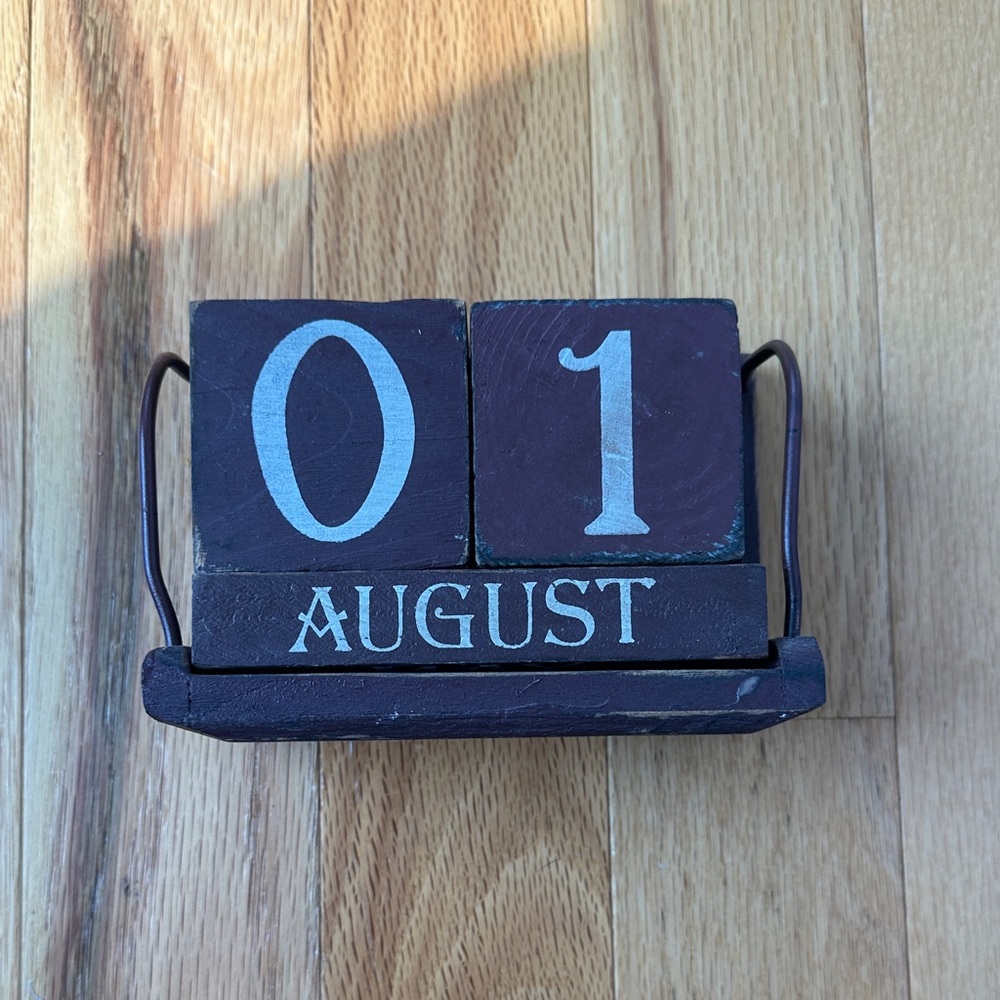 Elegant Wooden Date Block Calendar - Dark reddish Brown